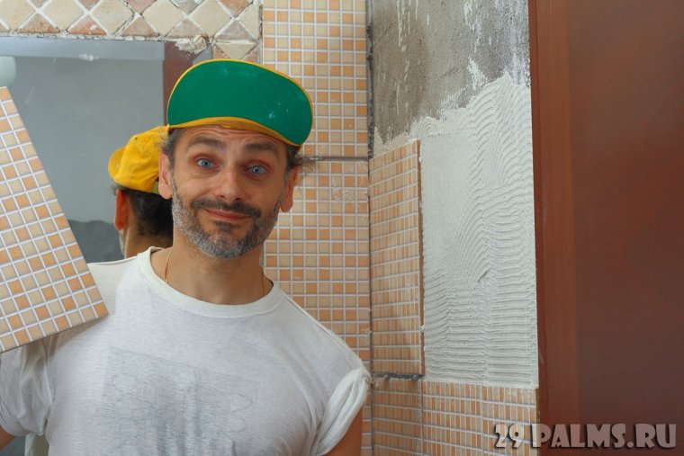 В Мытищах плиточника