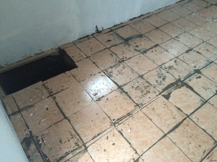 Плохо уложенная плитка