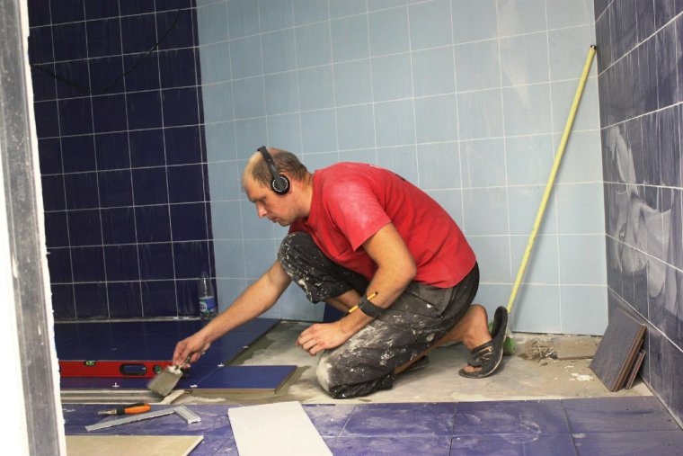 Профессиональный плиточник