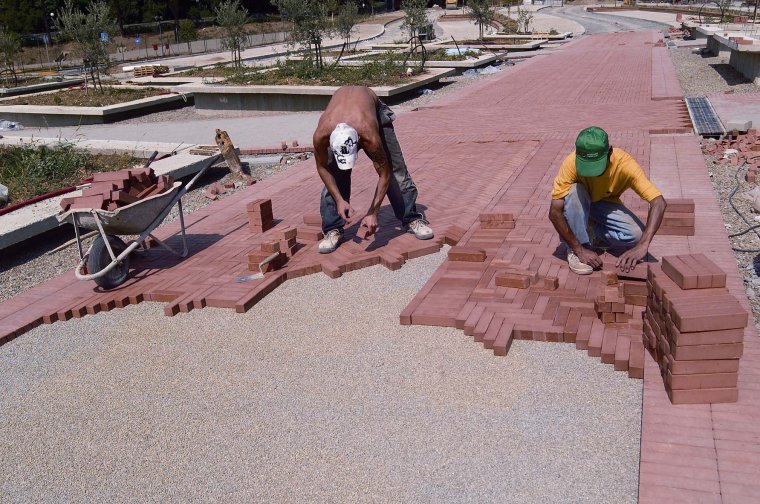 Укладка брусчатки рабочие