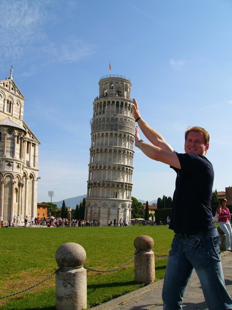 Италия Пизанская башня сдалека