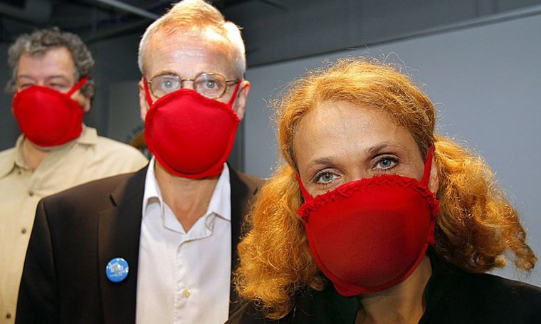 Фотография в лифчике прикол