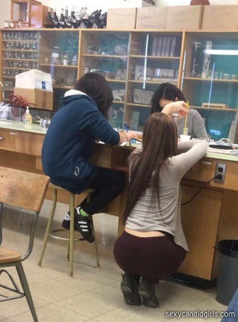 Девушка в университете