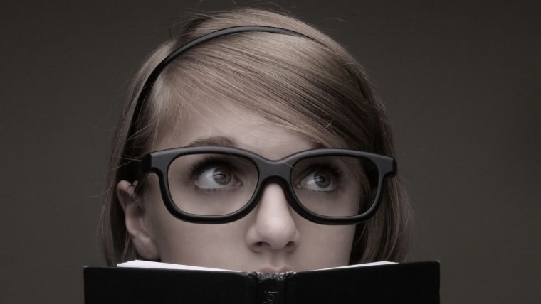 Девушки ботаники в очках