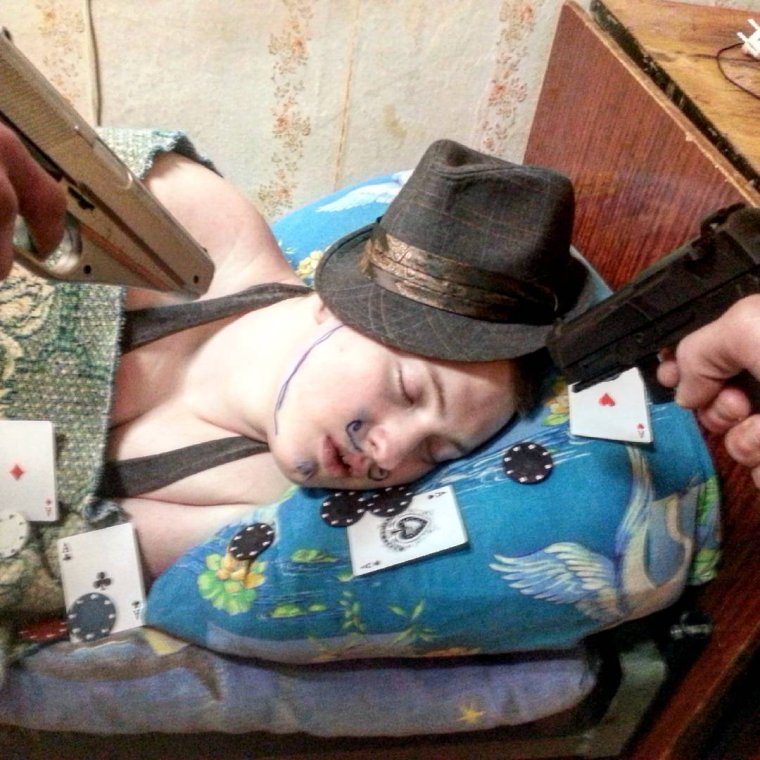 Девушка ботаник в очках