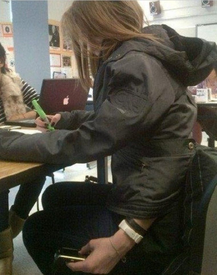 Списывает с телефона