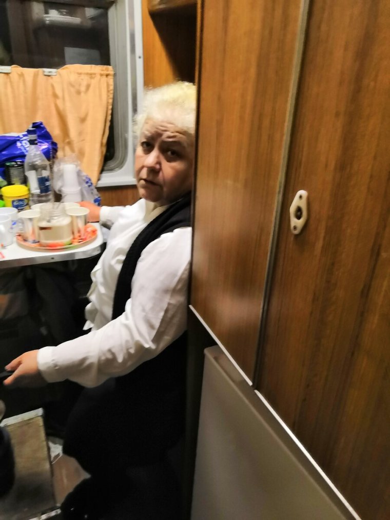 Бабуля проводница