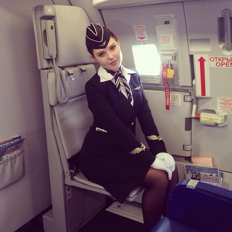 Уставшая стюардесса