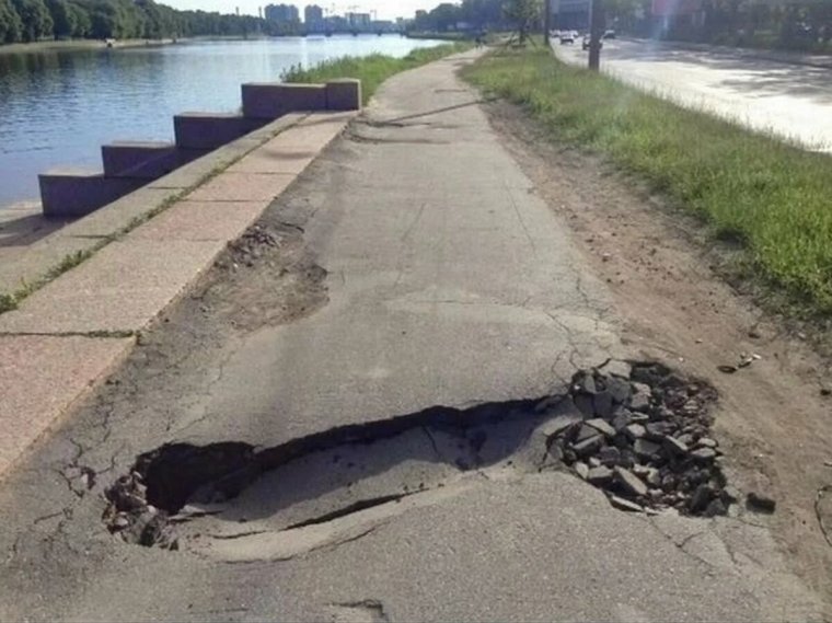 Ямы на дорогах прикол