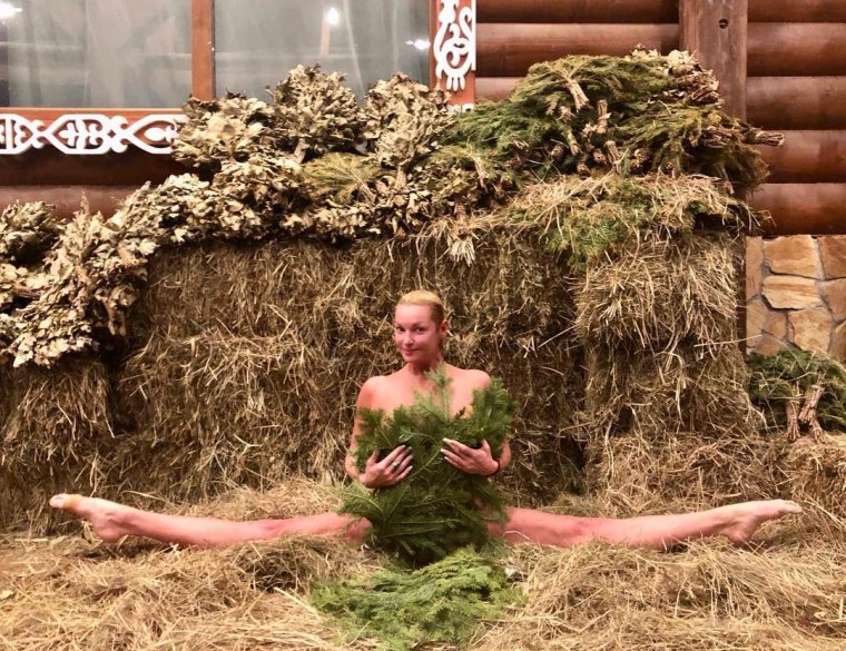 Настя Волочкова шпагат