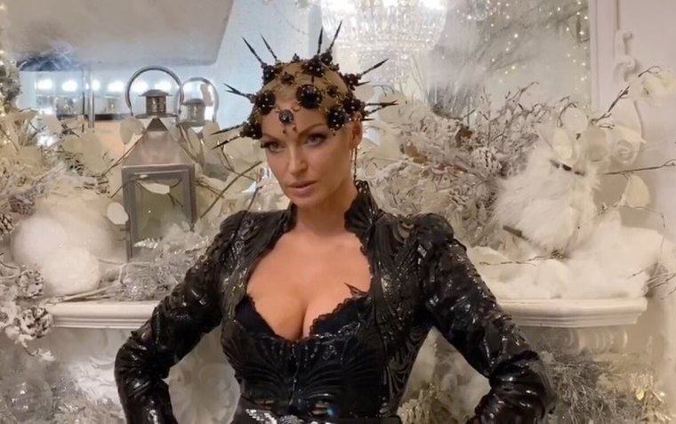 Волочкова в костюме коронавируса