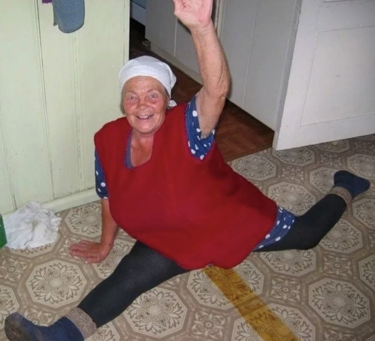 Бабушка на шпагате