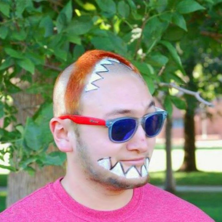 Свинья в парике