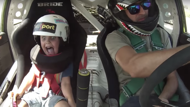 За рулем в шлеме