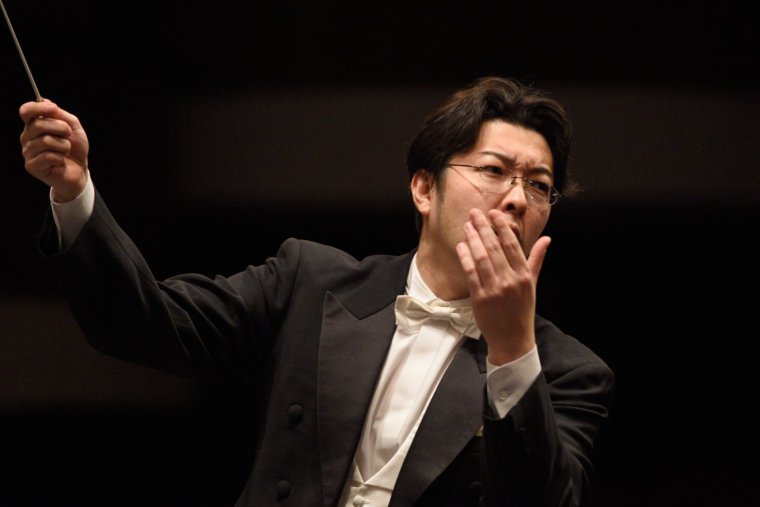 Такаси Асахина дирижер