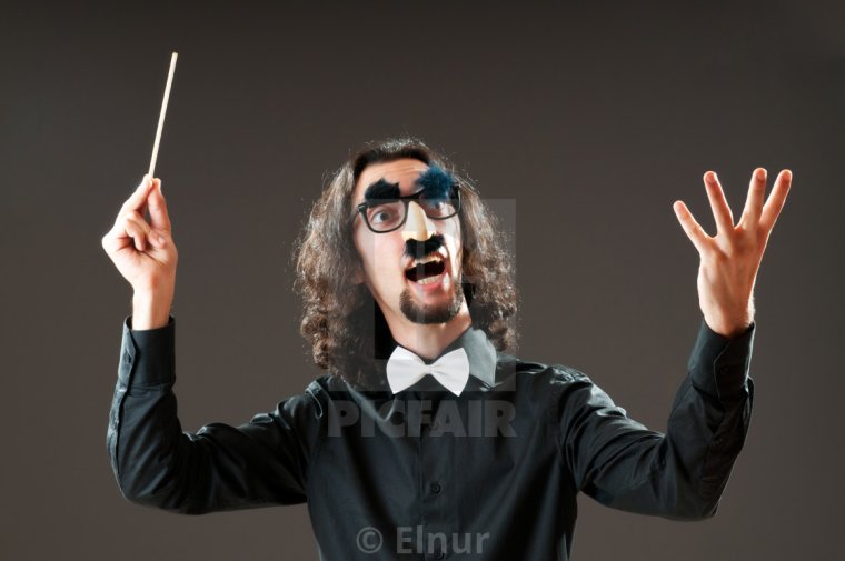 Клоун дирижер иностранец