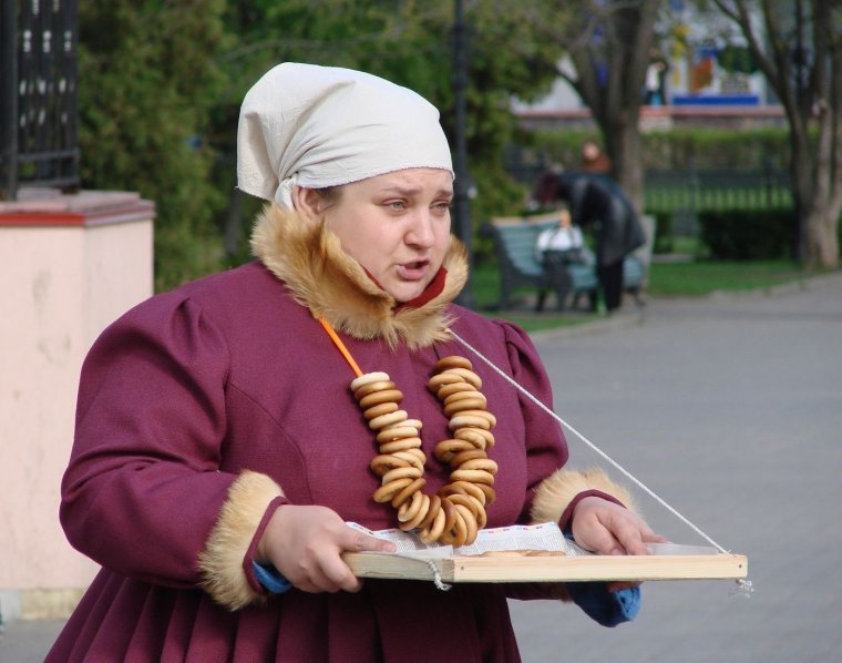 Продавщица пирожков