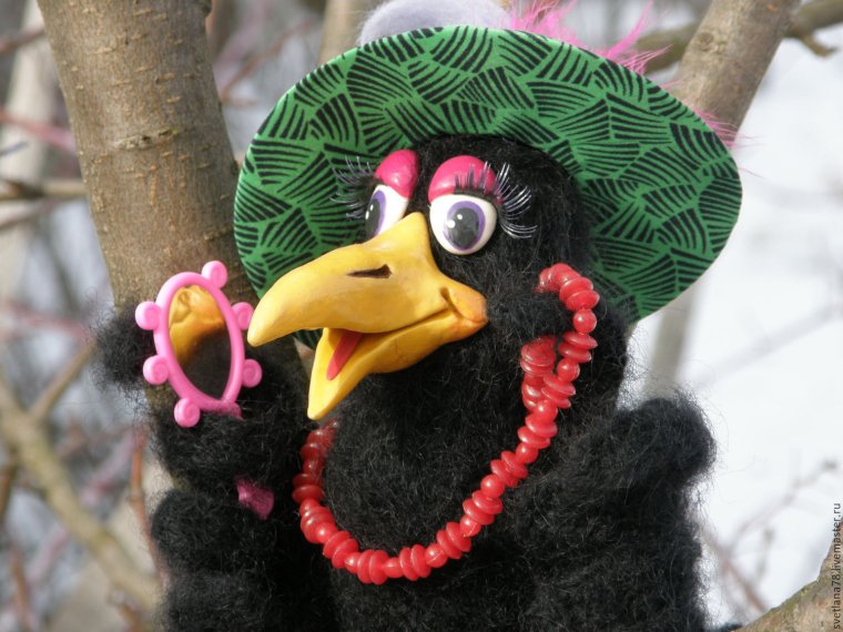 Ворона с бусами