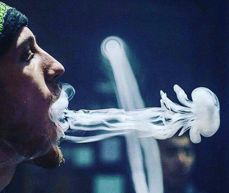 Кольца дыма кальян