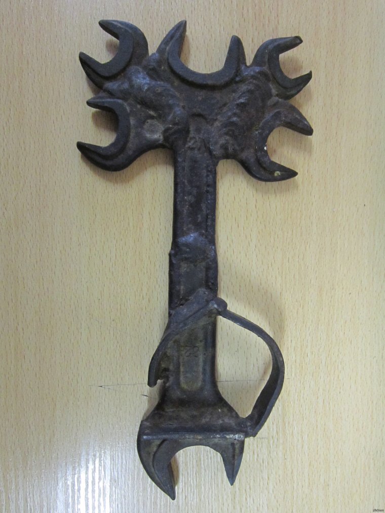 Контрабас саксофон музыкальный инструмент