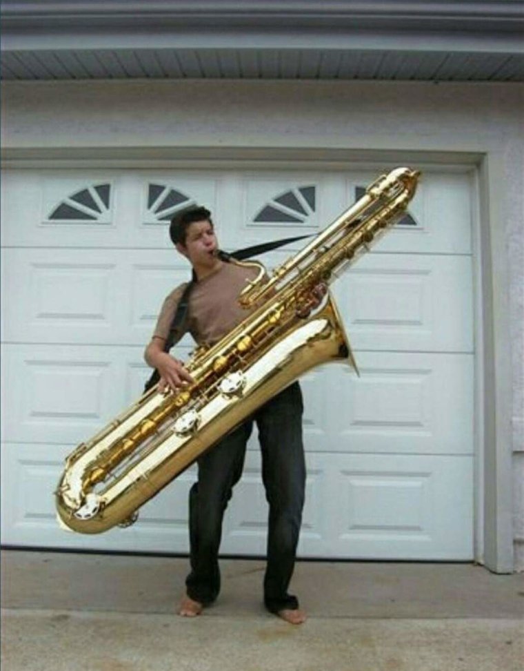 Девушка с дрелью