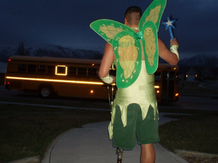 Мужик в костюме феи