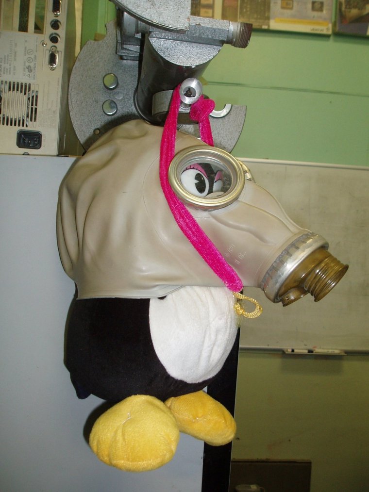 Человек в противогазе