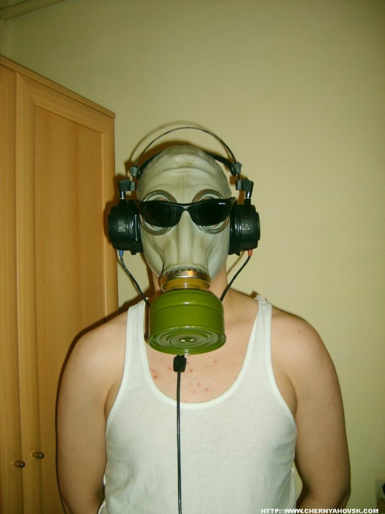 Сталкер в противогазе ГП 5