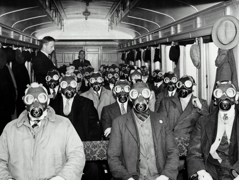 Вечеринка в противогазах