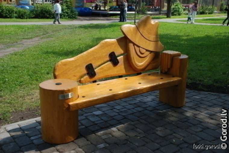 Надписи на лавочках