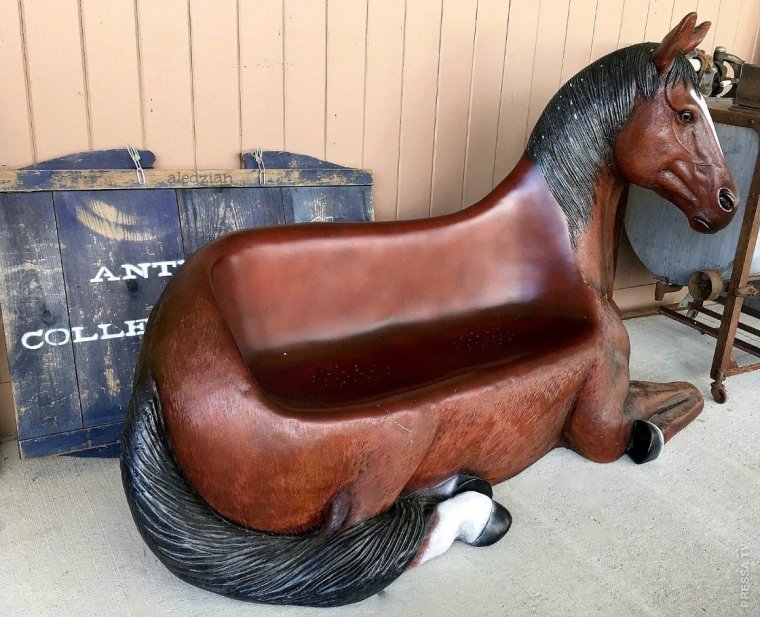 Странные скамейки