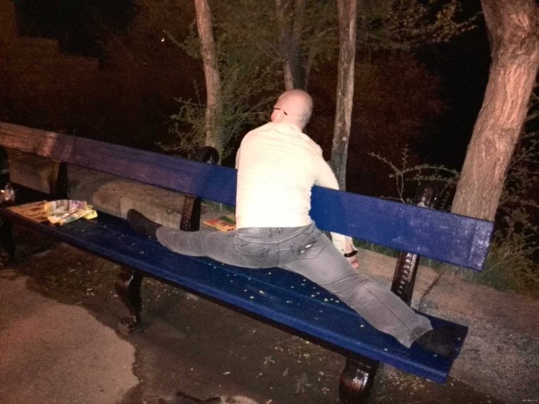 Пьянь на детской площадке