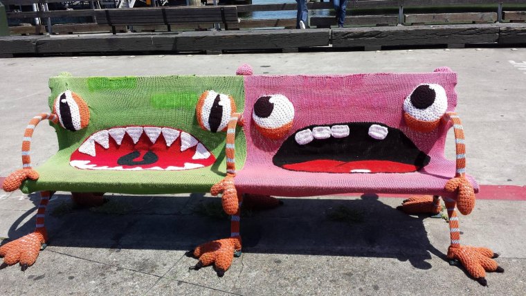 Смешные забавные скамейки