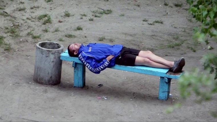 Старик на скамейке