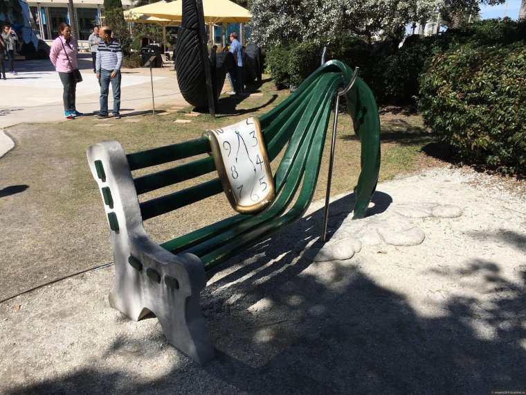 Надписи на лавочках и скамейках