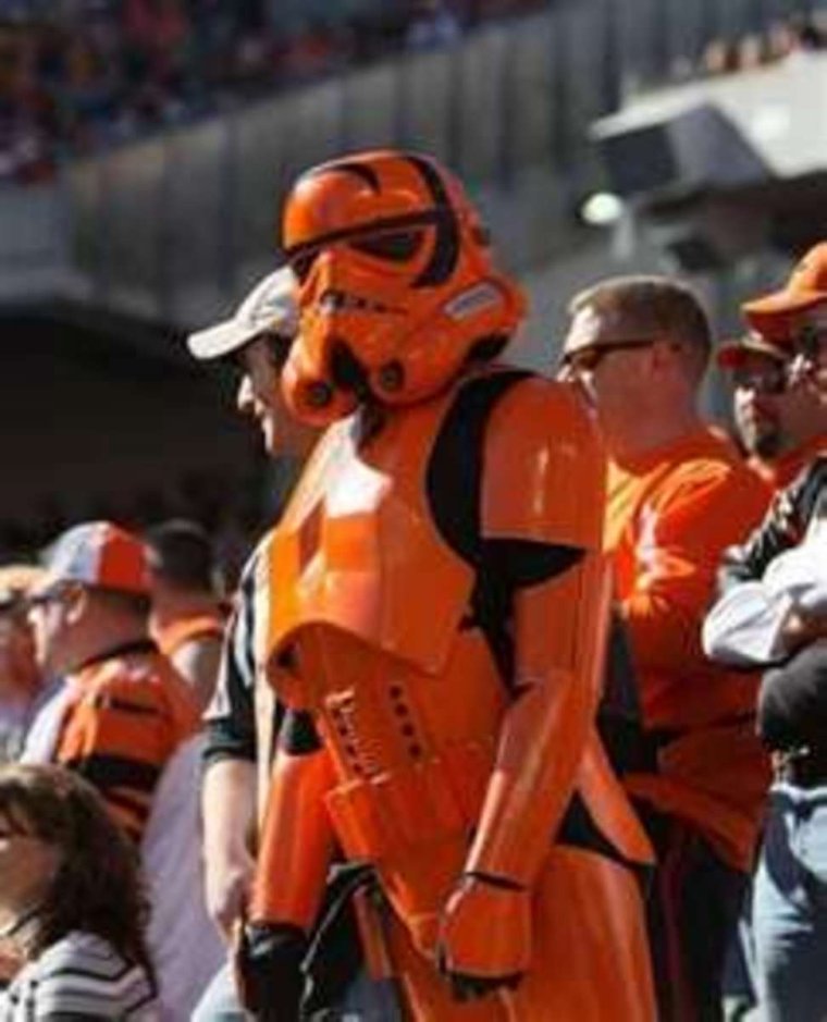 Оранжевый человек