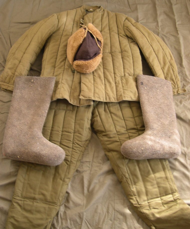 В телогрейке и валенках