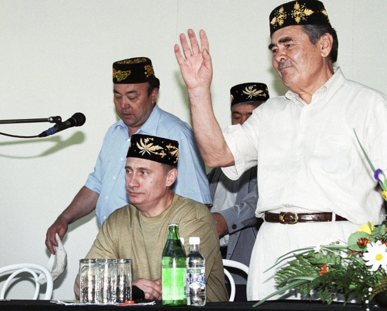 Муртаза Рахимов в тюбетейке