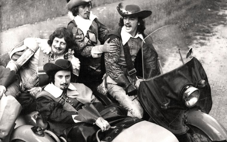 Д Артаньян и три мушкетера на мотоцикле