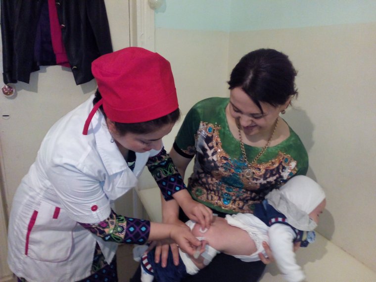 Укол девушке