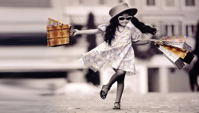 Странно одетые люди в магазине