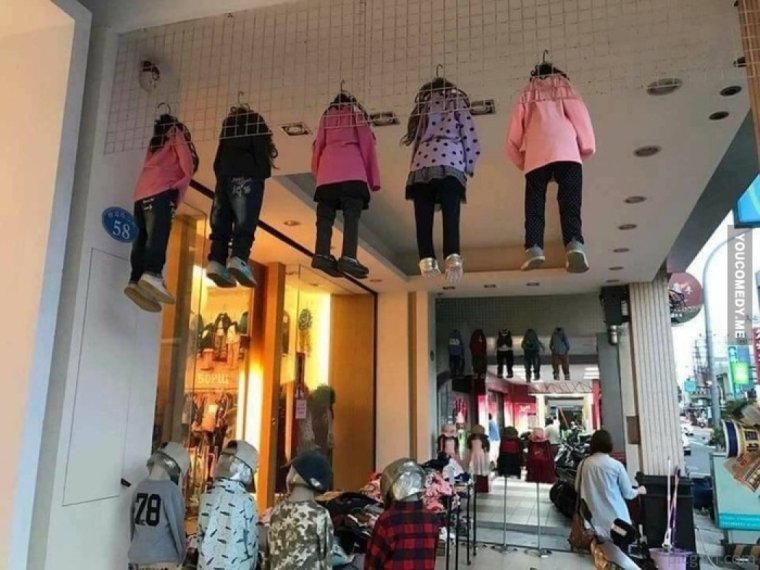 Смешные люди в магазине