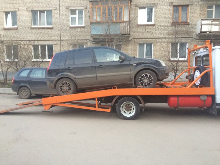 Эвакуатор груженный