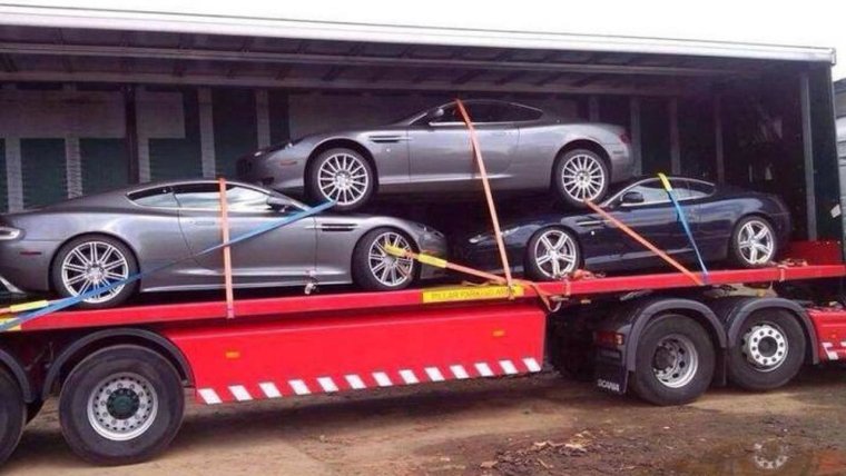 Эвакуатор везет эвакуатор