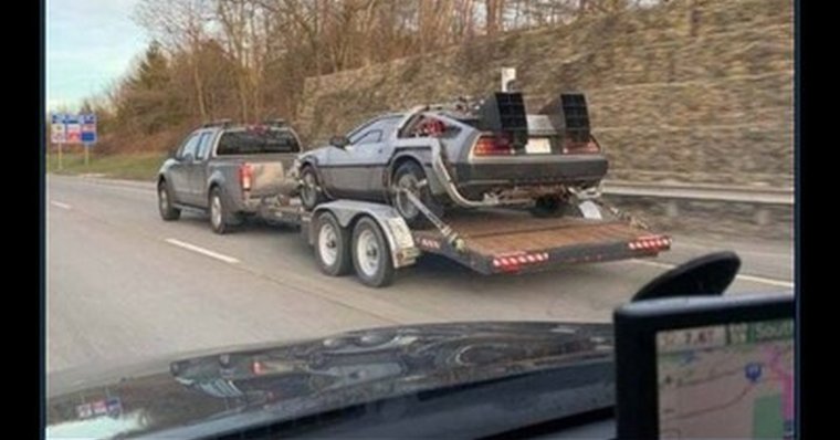 Эвакуатор уронил машину