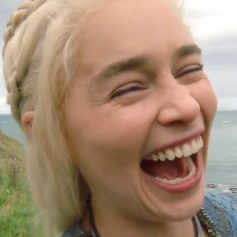 Эмилия Кларк смех