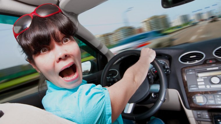 Женщина за рулем