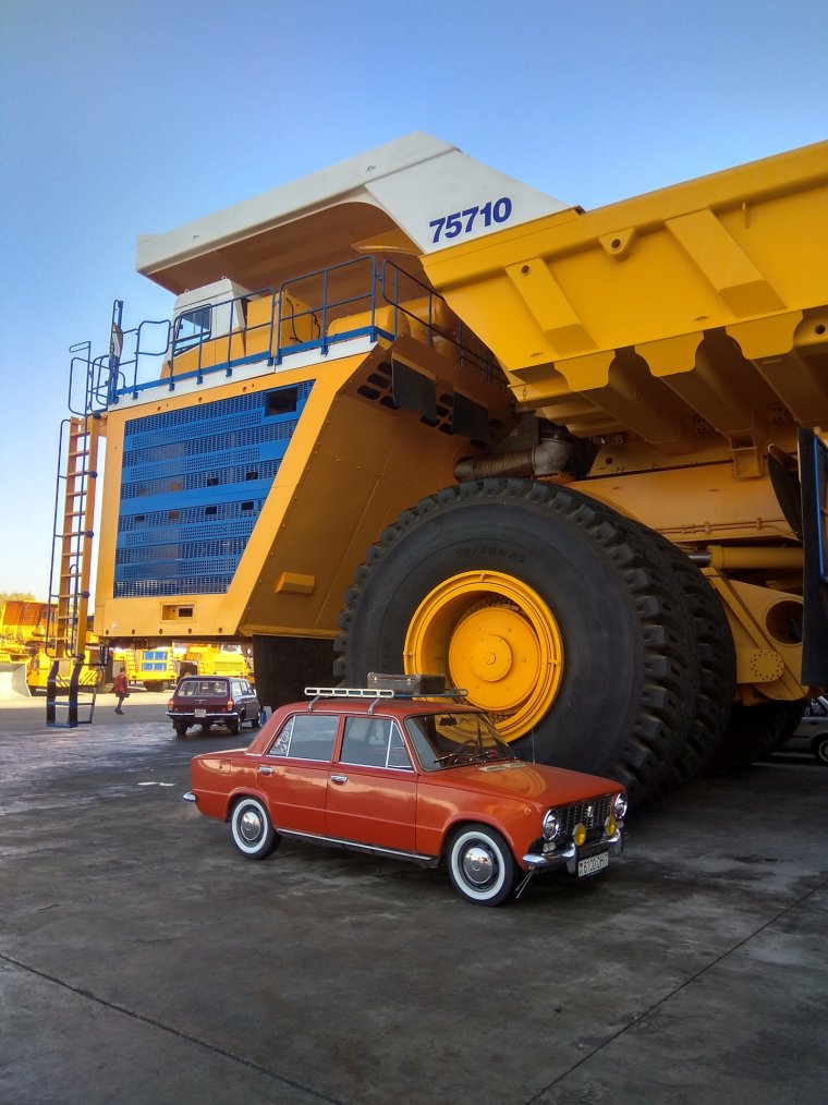 Карьерный самосвал БЕЛАЗ-75710