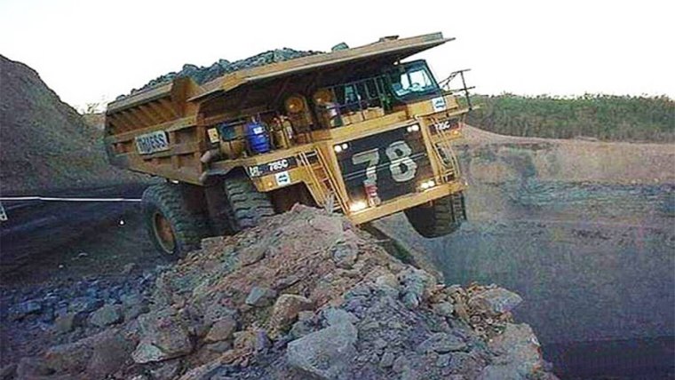 БЕЛАЗЫ В карьере