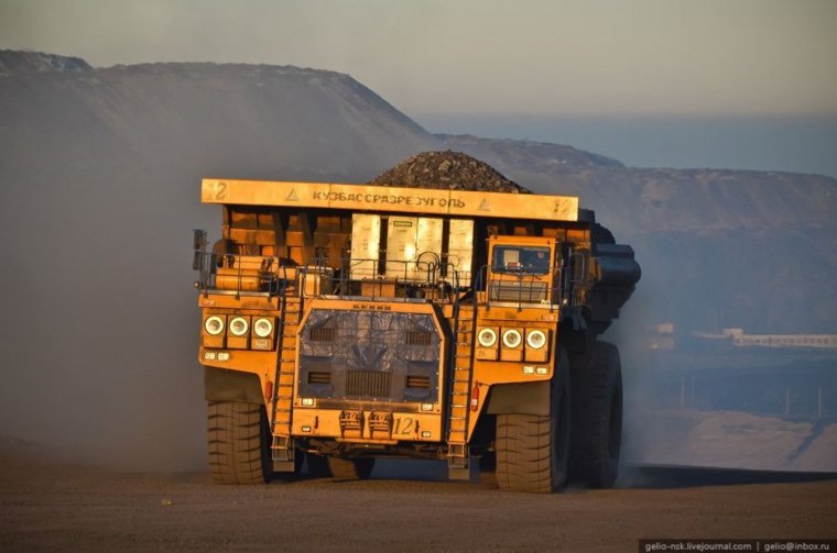 Грузовик БЕЛАЗ 75600